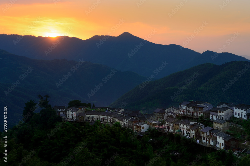 Mu Li Hong Village (also referred to as Zhanlicun) is a small, hill side town in South China that offers stunning sunsets