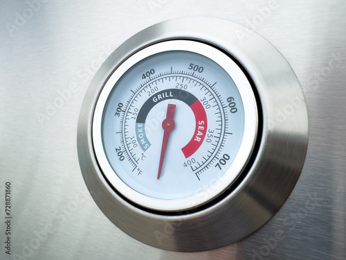 Barbeque thermometer with different cook settings