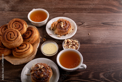 cinnamon bun, bread, breakfast, horizontal, culinary, baked © Cavan