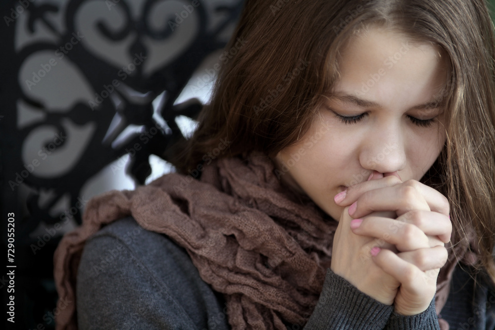 pray young woman