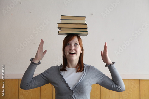 Obraz na płótnie teenager girl in school w salonie