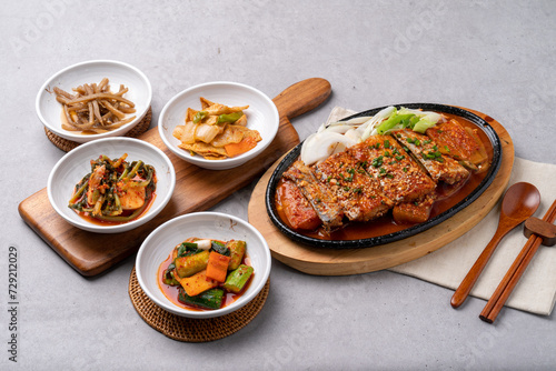 Korean food, stir-fried chicken, stir-fried chicken, webfoot octopus, bulgogi, octopus, hot pot, hairtail, braised, side dish, set meal