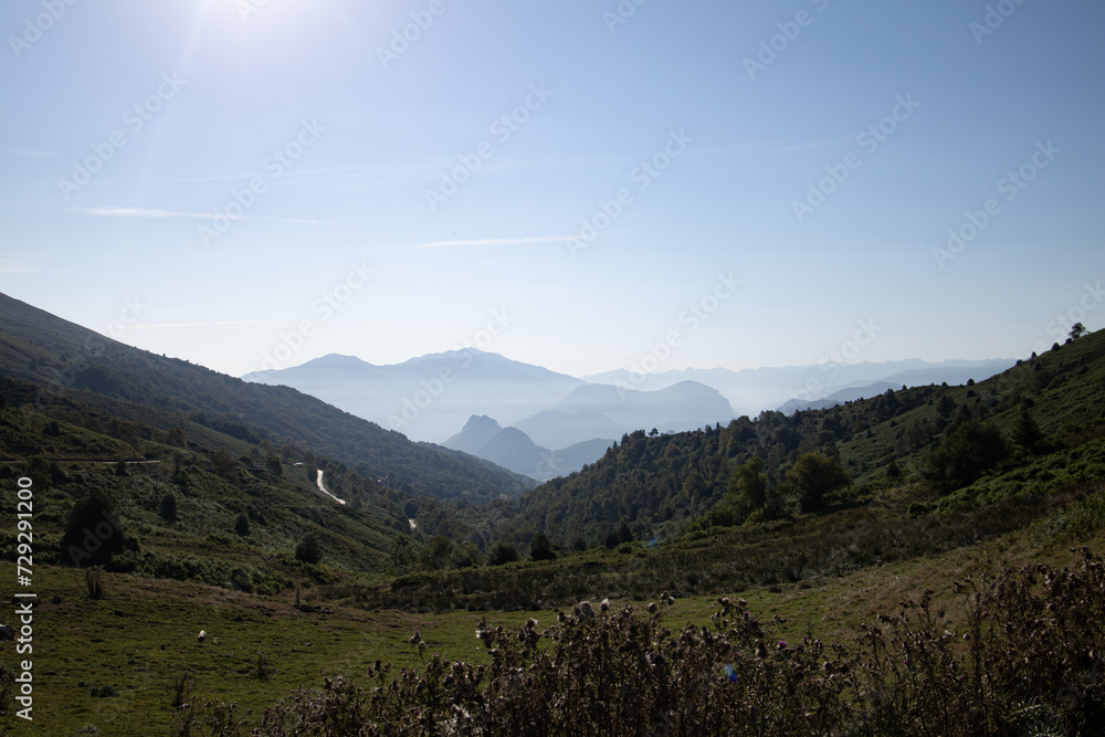 Fototapeta premium Montagne pyrénées ciel