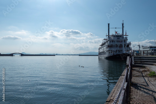 琵琶湖　浜大津港の静かな風景 © MTBS PHOTO