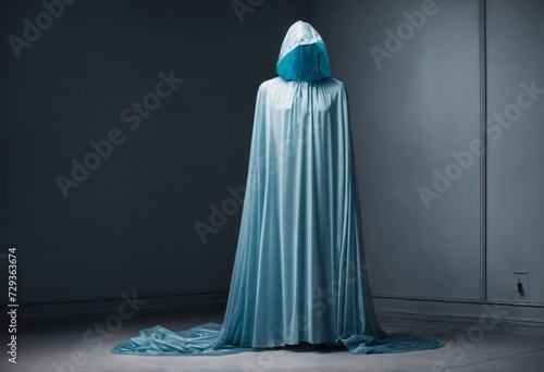 Un silhouette hiumaine inquiétante dans un drap bleu clair - generative AI photo