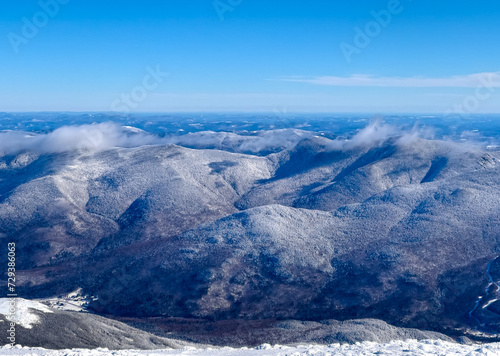 Fotografija The Wildcat and Carter Mountain Ranges in New Hampshire during the wintertime