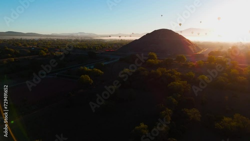 Piramide de teotihuacan al amanecer con globos aerostaticos  photo