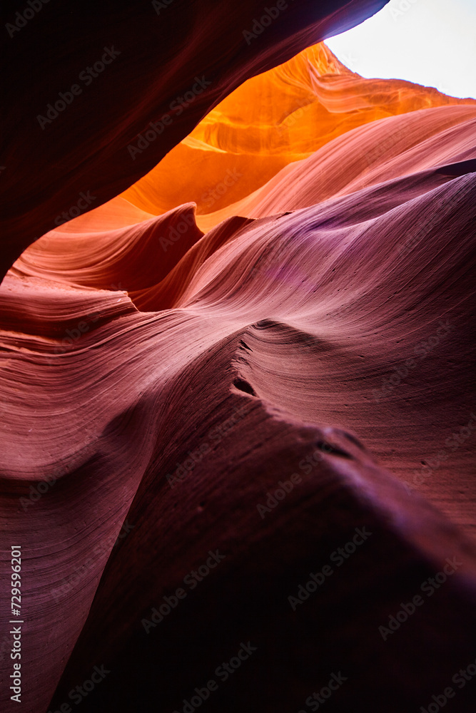 Obraz premium Antelope Canyon Warm Hues, Serene Light Play, Low Angle View