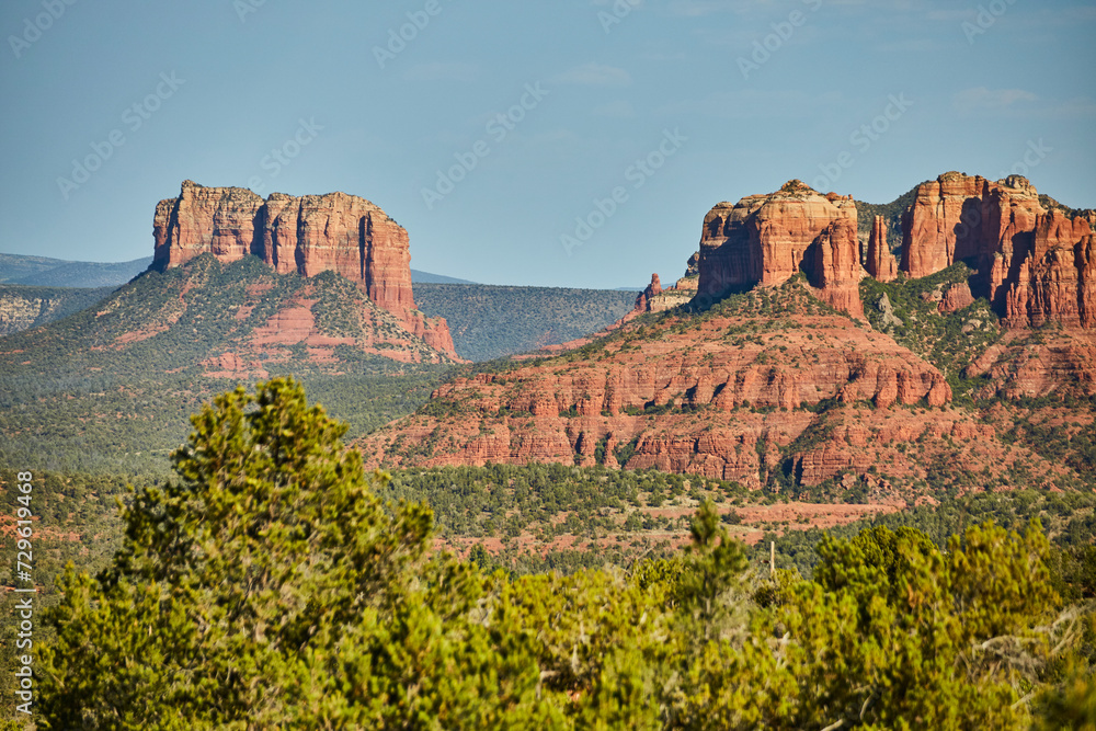 Fototapeta premium Sedona Red Rock Cliffs and Green Vegetation Under Blue Sky