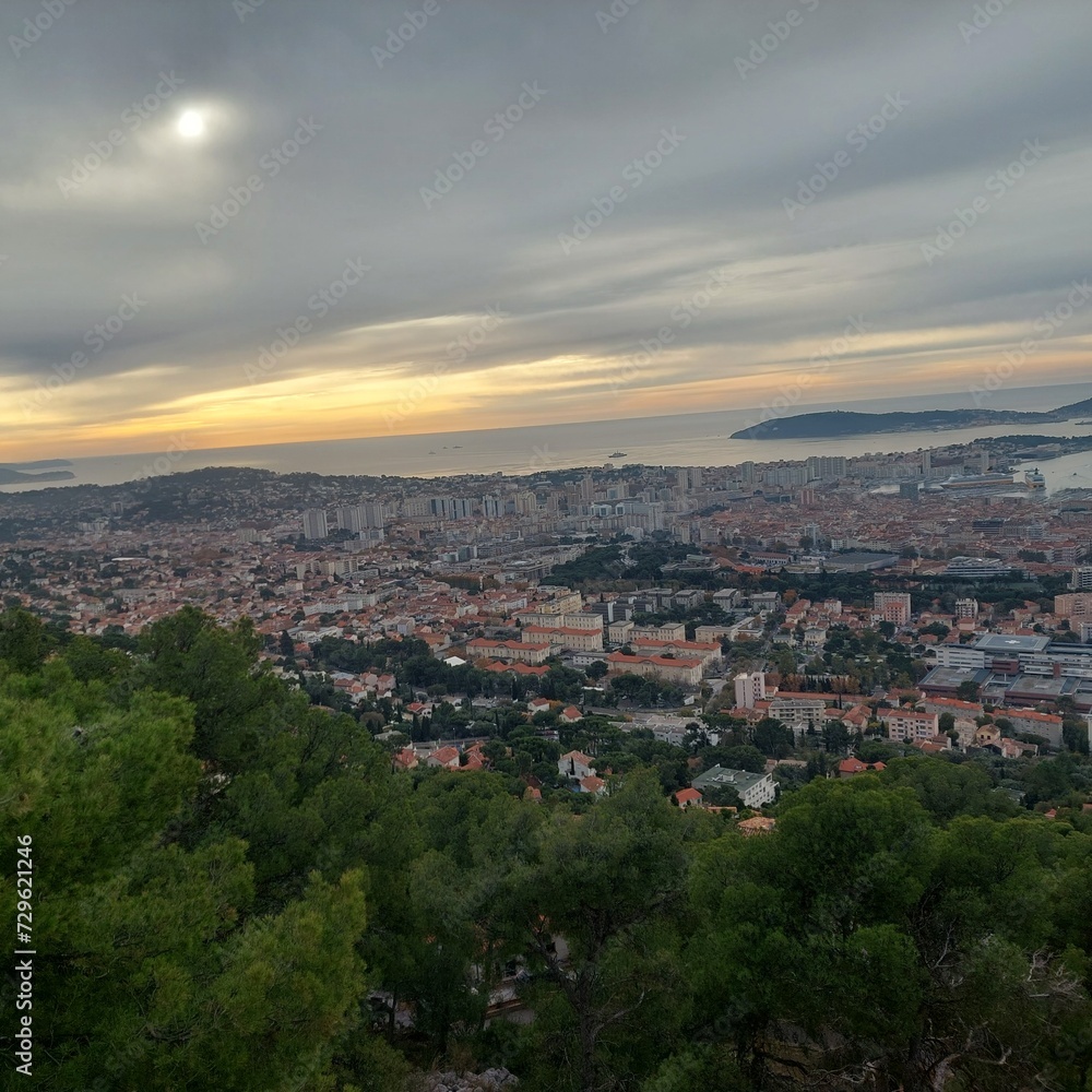Toulon vue d'un nouvel œil 