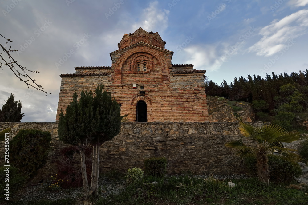 Obraz premium Church of Saint John the Theologian at Kaneo -Sveti Jovan Kaneo- on the cliff overlooking Kaneo beach and the lake. Ohrid-North Macedonia-293