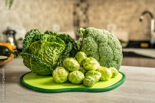 Photos Top view photo of many eco and bio green cauliflower, broccoli and cabbage in market