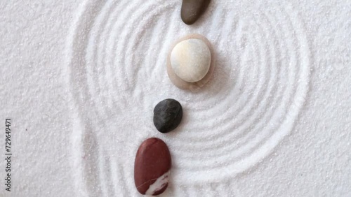 Zan pattern with the stones and white sand