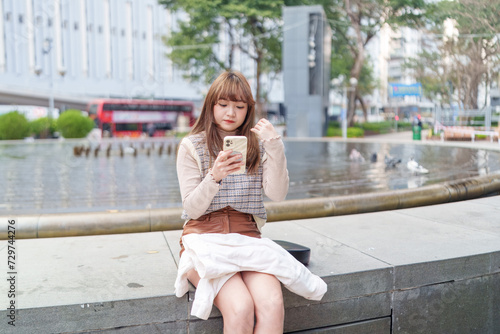 香港の公園で休憩している20代の中国人女性 Chinese woman in her 20s taking a break in a park in Hong Kong photo