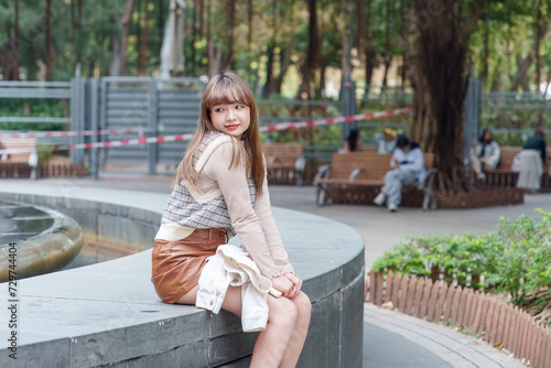 香港の公園で休憩している20代の中国人女性 Chinese woman in her 20s taking a break in a park in Hong Kong photo