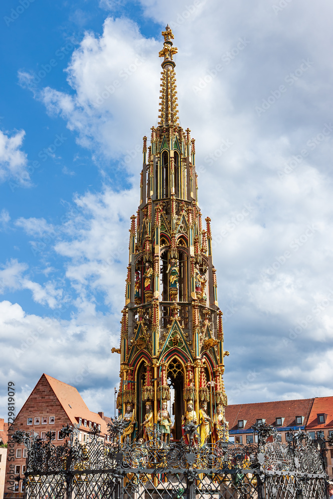 Obraz premium Schoner Brunnen, or Beautiful Fountain, Nuremberg, Germany
