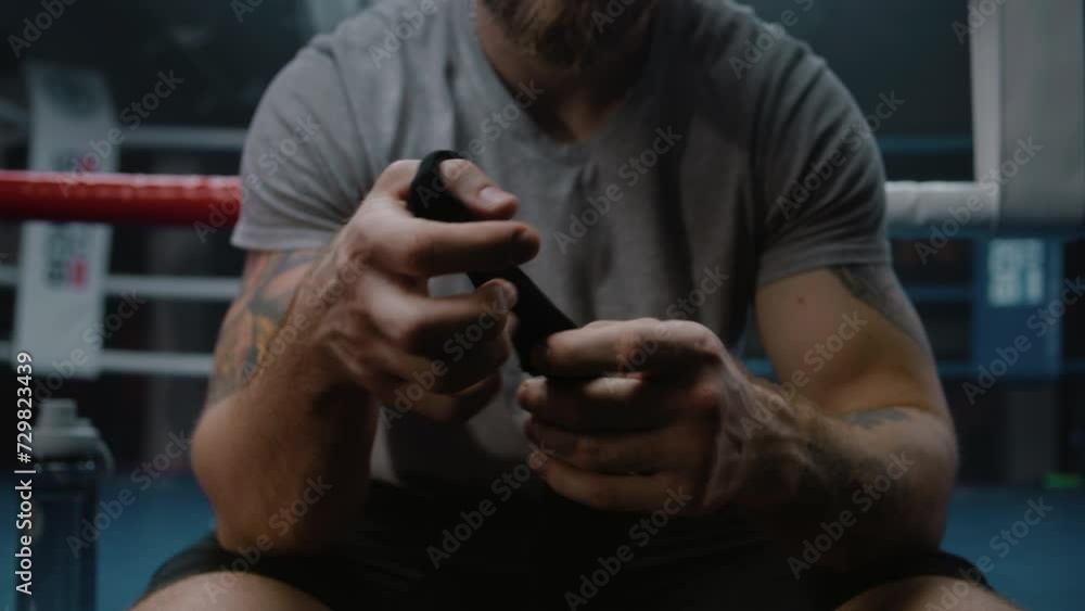 Vidéo Stock Professional male boxer or fighter with athletic body sits ...