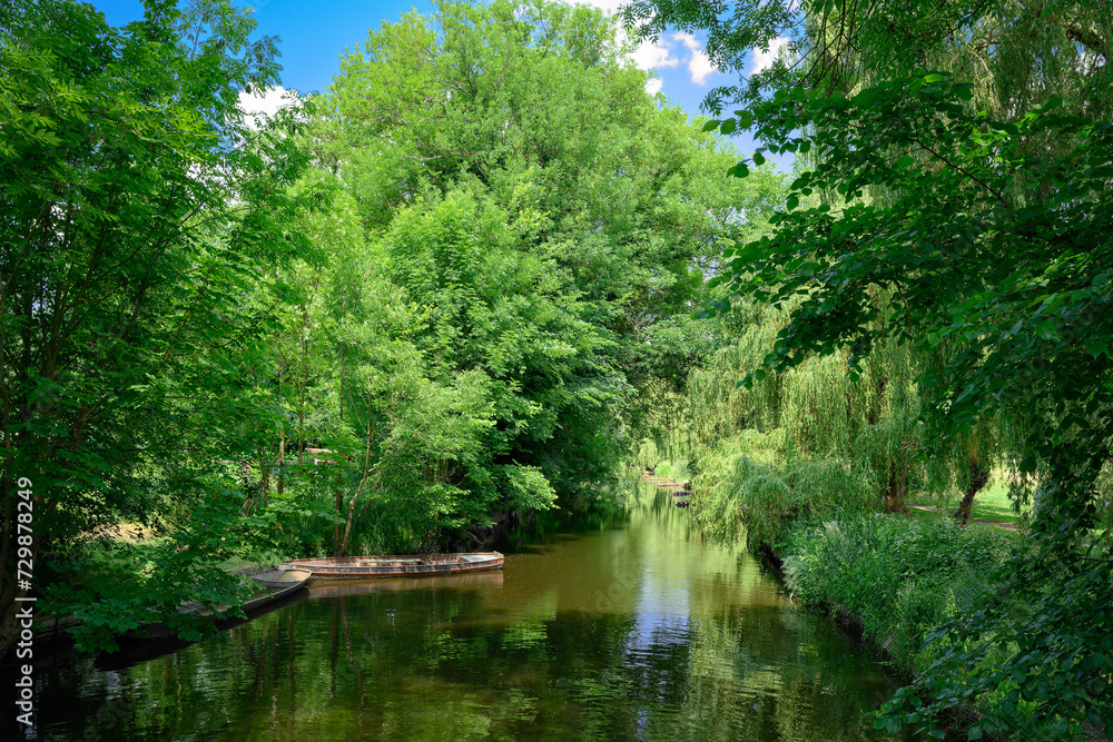 Im Dorf Blankensee überquert der 66-Seen-Wanderweg den Fluss Nieplitz, Namensgeberin des Naturparks Nuthe-Nieplitz (Blick Richtung Norden) Im Dorf Blankensee überquert der 66-Seen-Wanderweg den Fluss Nieplitz, Namensgeberin des Naturparks Nuthe-Nieplitz (Blick Richtung Norden)