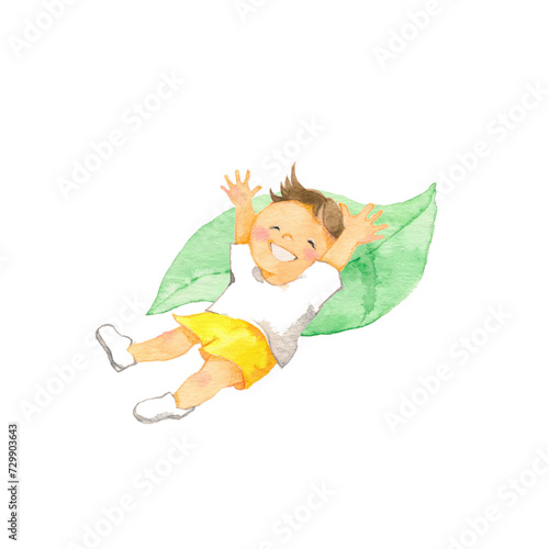 大きな葉っぱで遊ぶ元気な子ども