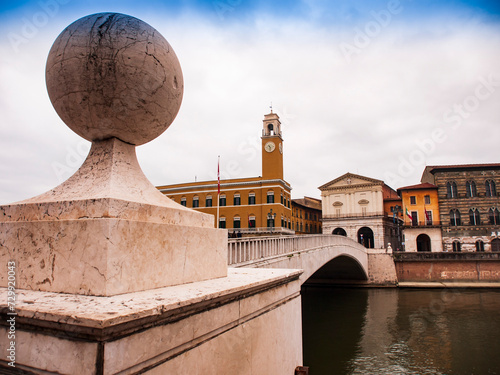 Italia, Toscana, la città di Pisa. Il Ponte di Mezzo e Municipio.
