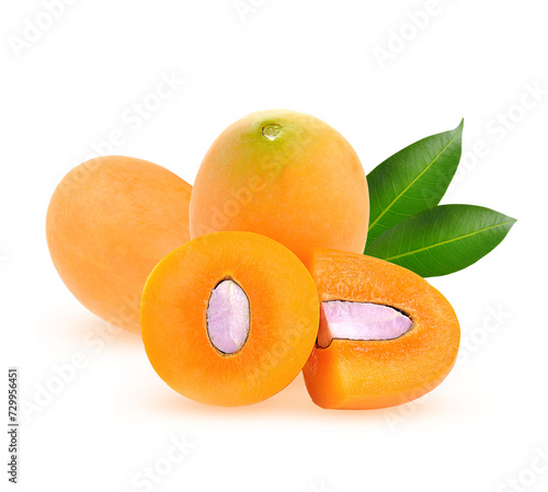 Fotografia Closeup sweet Marian plum thai fruit isolated on white background (Mayongchid Maprang Marian Plum Thailand)on transparent