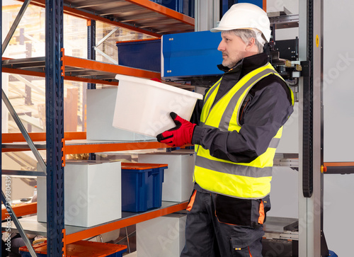 Man storage specialist. Sto...
