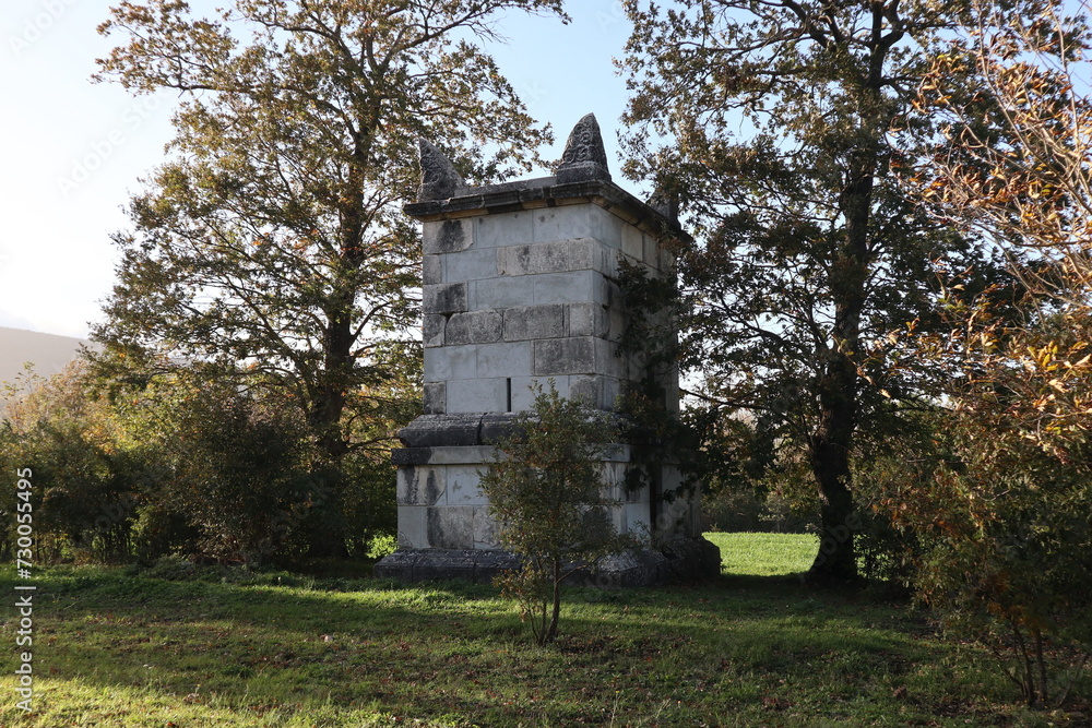 Altilia - Mausoleo di Publius Numisus Ligus nel Parco Archeologico di Sepino