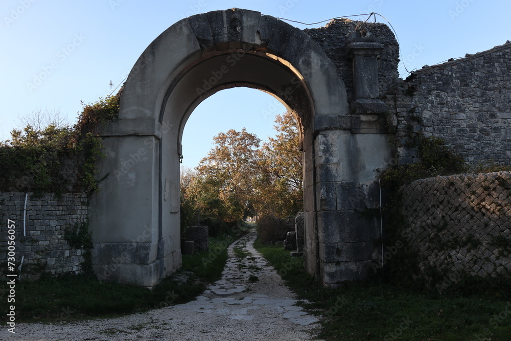 Altilia - Porta Benevento nel Parco Archeologico di Sepino