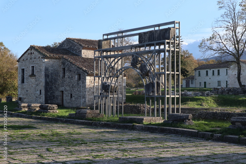 Altilia - Ricomposizione dell'arco del Foro nel Parco Archeologico di Sepino