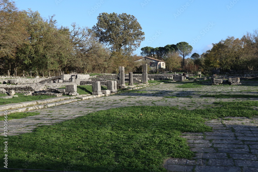 Altilia - Scorcio del Foro nel Parco Archeologico di Sepino