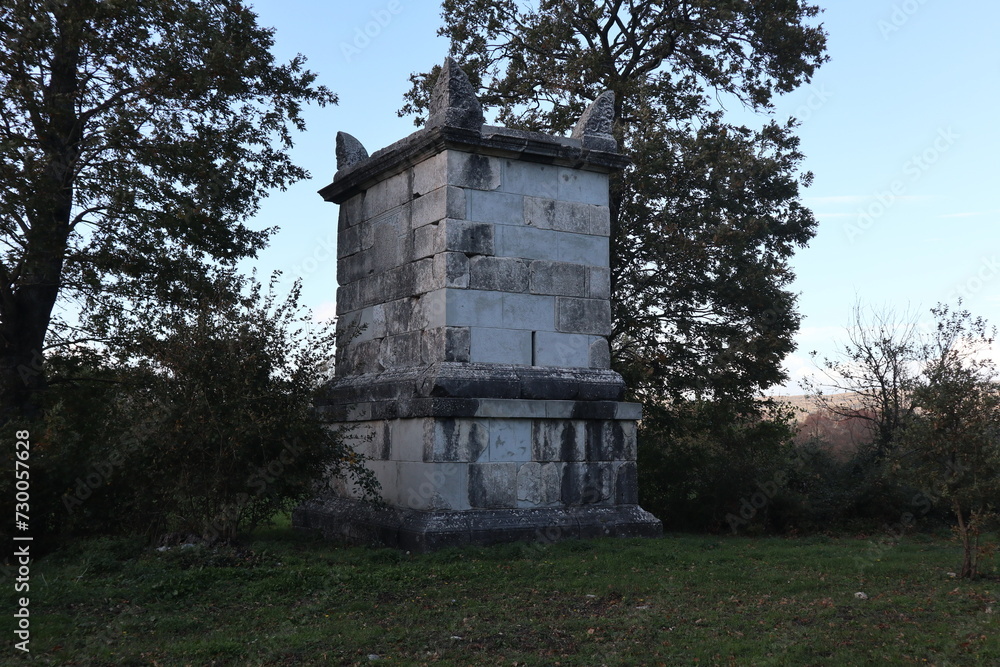 Altilia - Sepolcro di Publius Numisus Ligus nel Parco Archeologico di Sepino