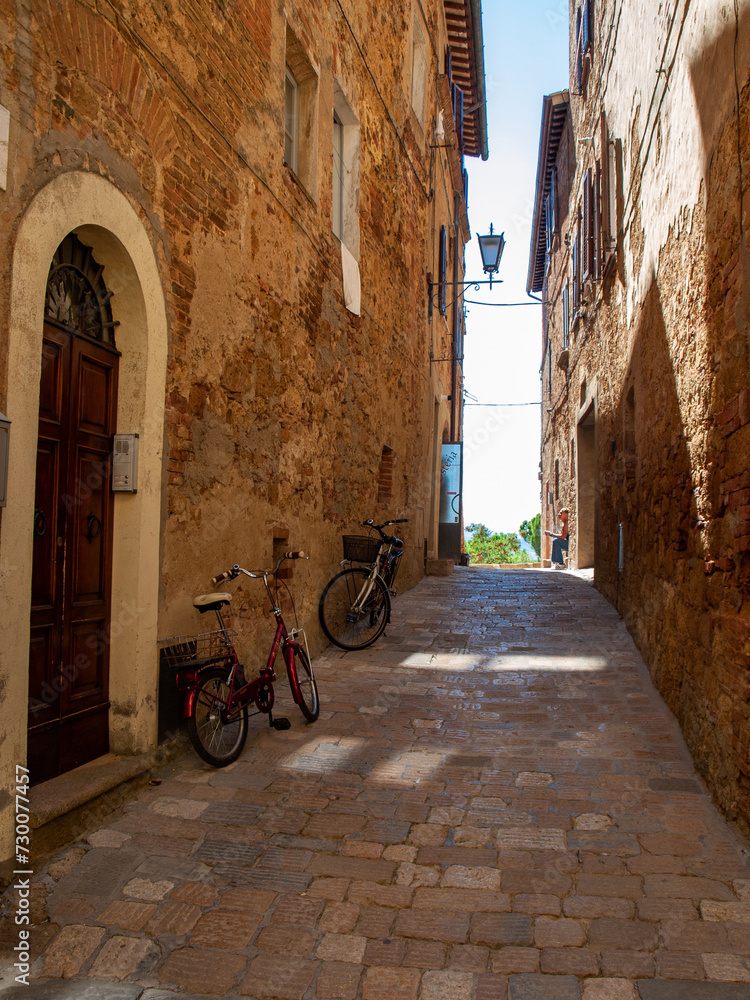 Φωτογραφία Pienza, a tiny village in the Tuscany, known as the ideal city of the Renaissance and a capital of pecorino cheese