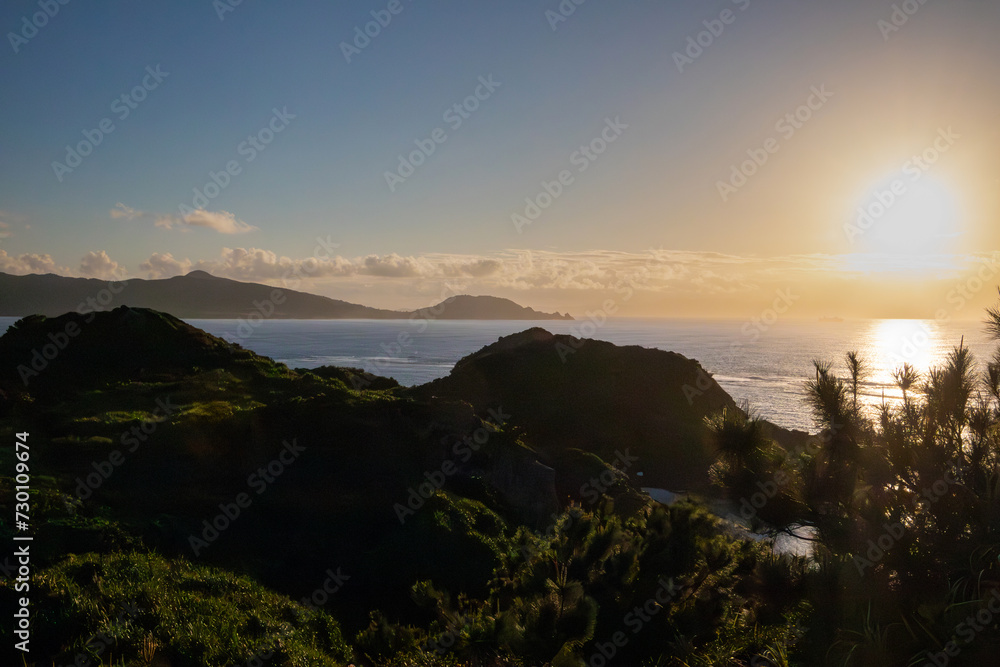 石垣島の平離島展望からの海辺の夕日