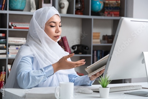 Busy arabian businesswoman wear hijab work on computer © BillionPhotos.com