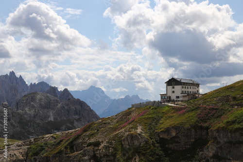 Rifugio Auronzo in Tre Cime di Lavaredo, Drei Zinnen, Dolomiti, Dolomites Alps, Italy