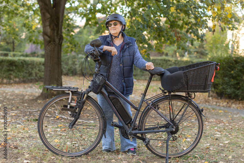 Obraz premium elderly lady going to adventure with electric bicycle