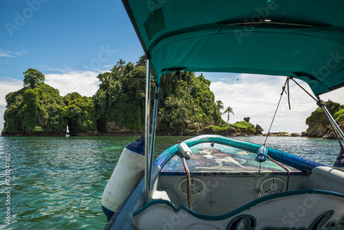 Tableau sur toile View of the tropical Bird Island from the boat in Bocas Del Toro, Panama