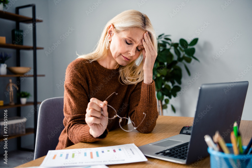 © deagreez - Photo of overworked business woman stressed blond hair lady headache pensioner cant stand financial issues and crisis in corporation © deagreez - Photo of overworked business woman stressed blond hair lady headache pensioner cant stand financial issues and crisis in corporation