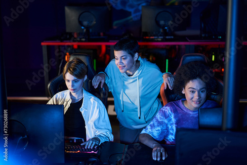 Canvas-taulu Diverse women engaged in cybersport games, using computers and smiling in room w