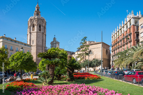 plaza de la Reina y vista de la Catedral de Valencia, España