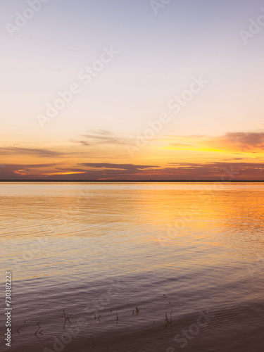 Pôr do sol no Rio Tapajós, em Alter do Chão, Pará, Brasi