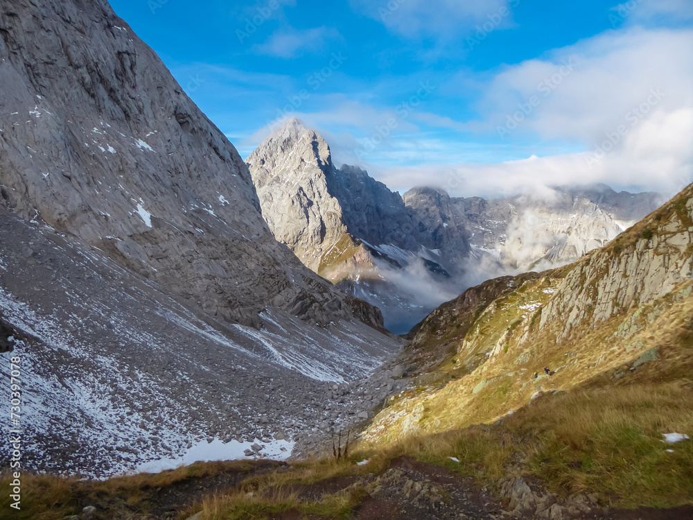 Obraz premium Panoramic view of alpine lake Wolayersee surrounded by majestic Carnic Alps, Carinthia, border Italy Austria. Scenic hiking trail in wilderness of Austrian Alps. Peace of mind, calmness, wanderlust