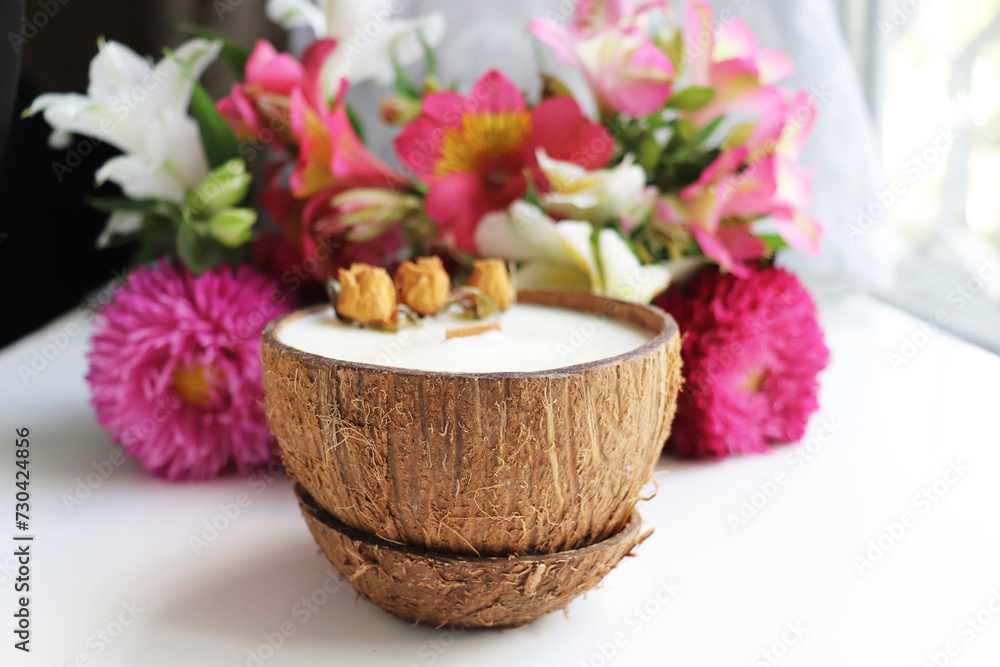 original candle in coconut from natural soy wax with a wooden wick original candle in coconut from natural soy wax with a wooden wick