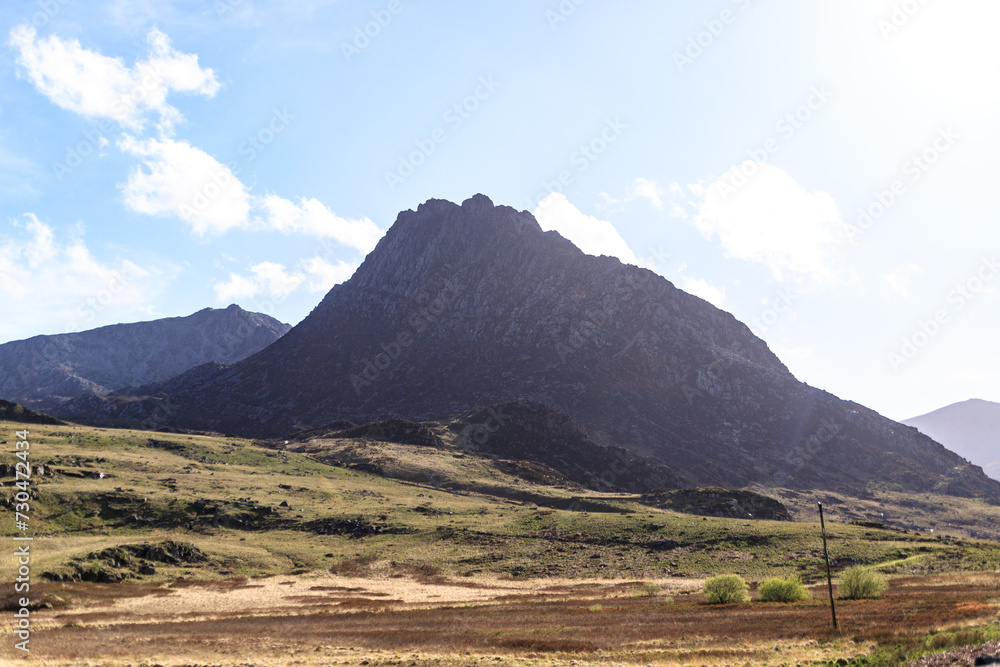 Fototapeta premium Majestic Tryfan Mountain Basking in the Sunlight