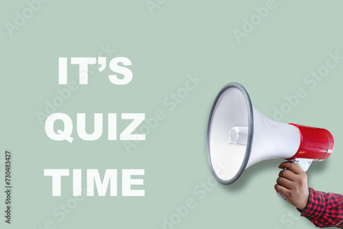 People holding megaphones with 'it's quiz time' text photo