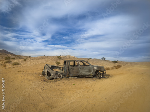 Coche en el desierto 