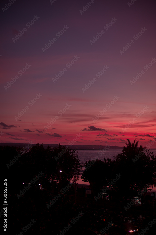 Obraz premium Lilac evening sky at sunset