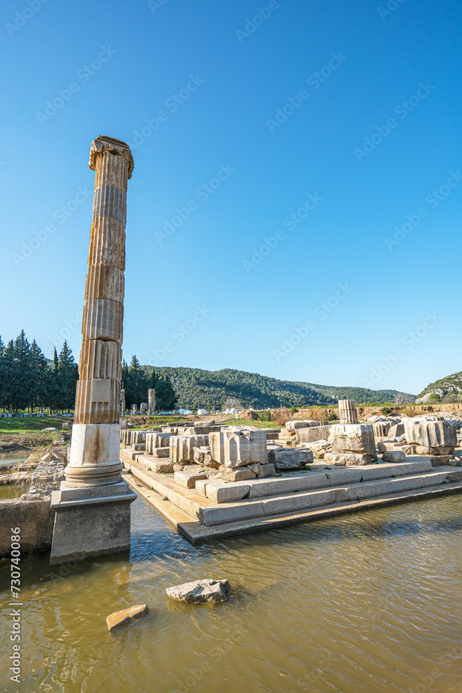 Obraz premium Scenic views of Claros (Klaros, Clarus), which was an ancient Greek sanctuary on the coast of Ionia. It contained a temple and oracle of Apollo, honored here as Apollo Clarius, İzmir