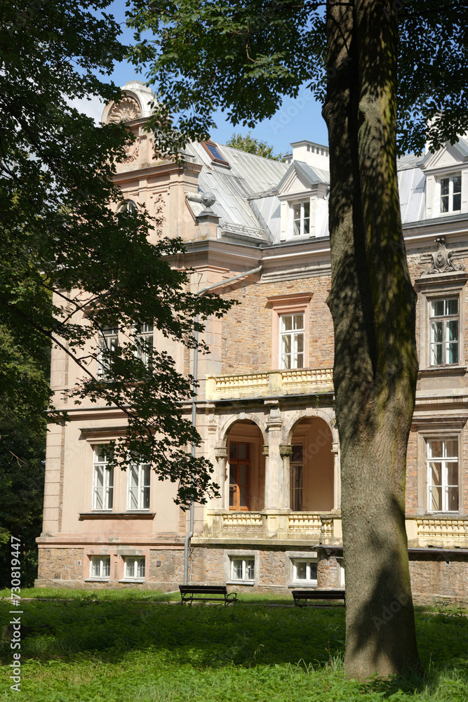 Pałac Dobieckich w Łopusznie