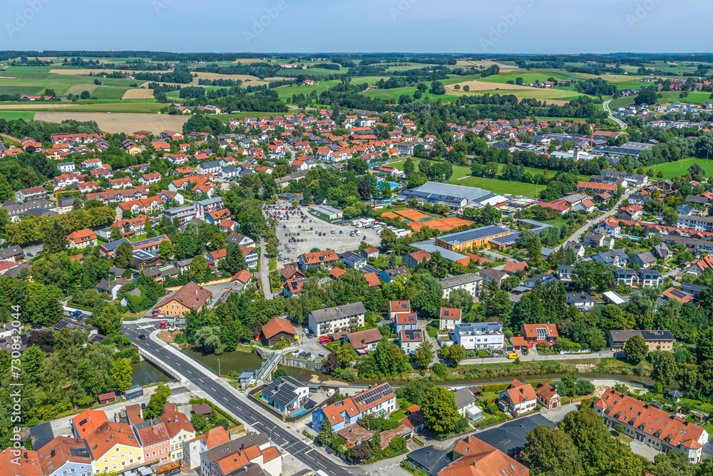 Ausblick über die Stadt Dorfen im Isental in Oberbayern